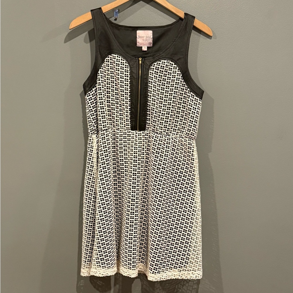 *GENTLY WORN* Romeo & Juliet Couture Size M Faux Leather & Lace Detailed Dress